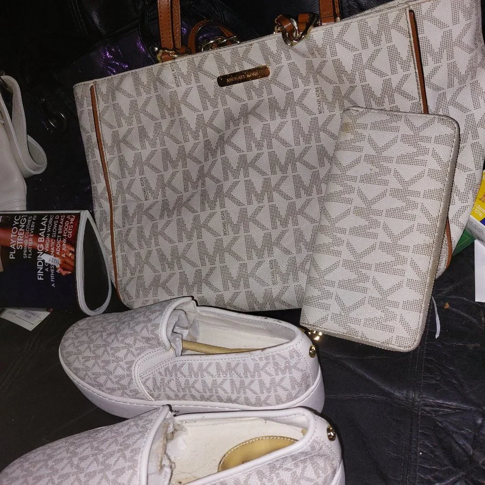 Handbag - Picture 2 of 3